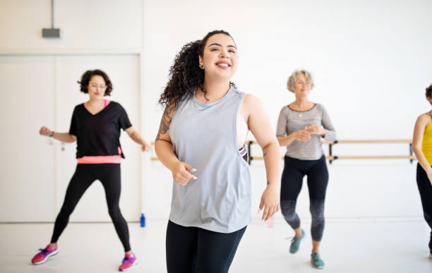 mujeres haciendo ejercicios fisicos